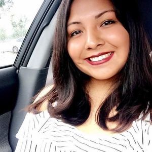 Meet your Posher, Estefania